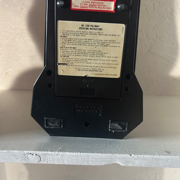 Relive the Arcade Glory Days: Own the Vintage 1981 Pac-Man MiniArcade & Tomytron - Picture 5 of 9